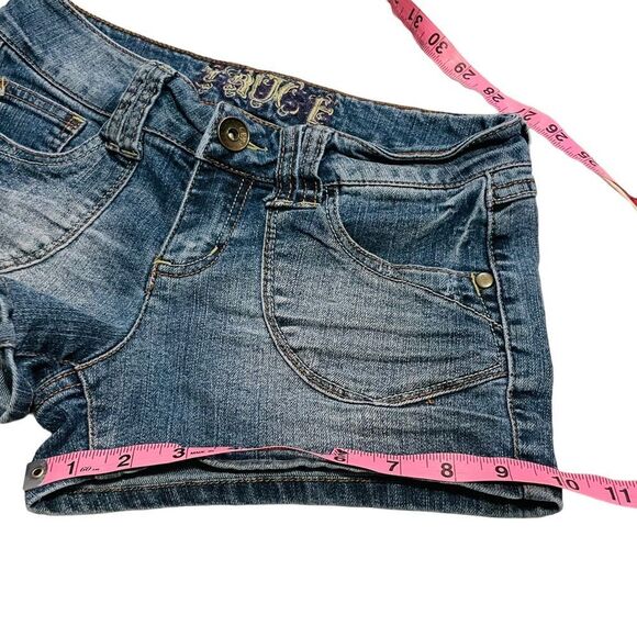 10/$25🦋 Truce Medium Wash Low Rise Denim Shorts - Size 5 - Picture 10 of 11